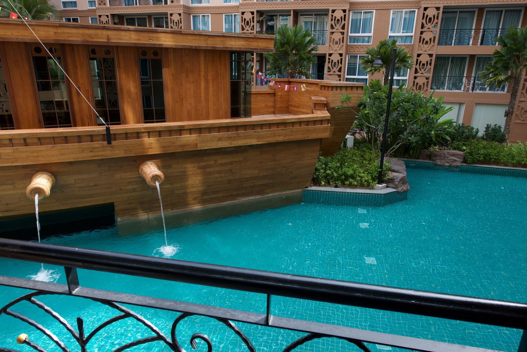 Atlantis Pattaya High Service Bãi biển Jomtien Ngoại thất bức ảnh