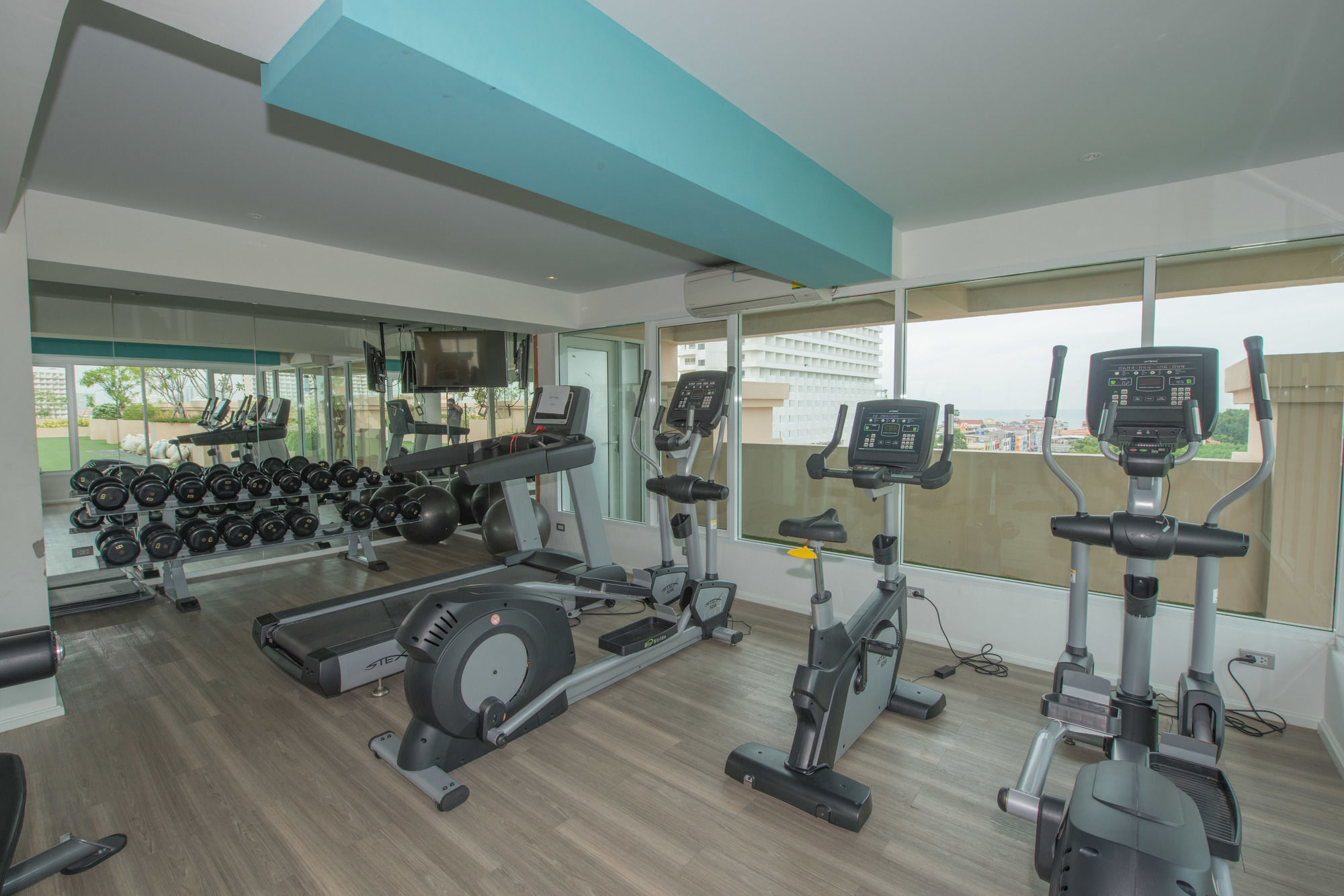 Atlantis Pattaya High Service Bãi biển Jomtien Ngoại thất bức ảnh