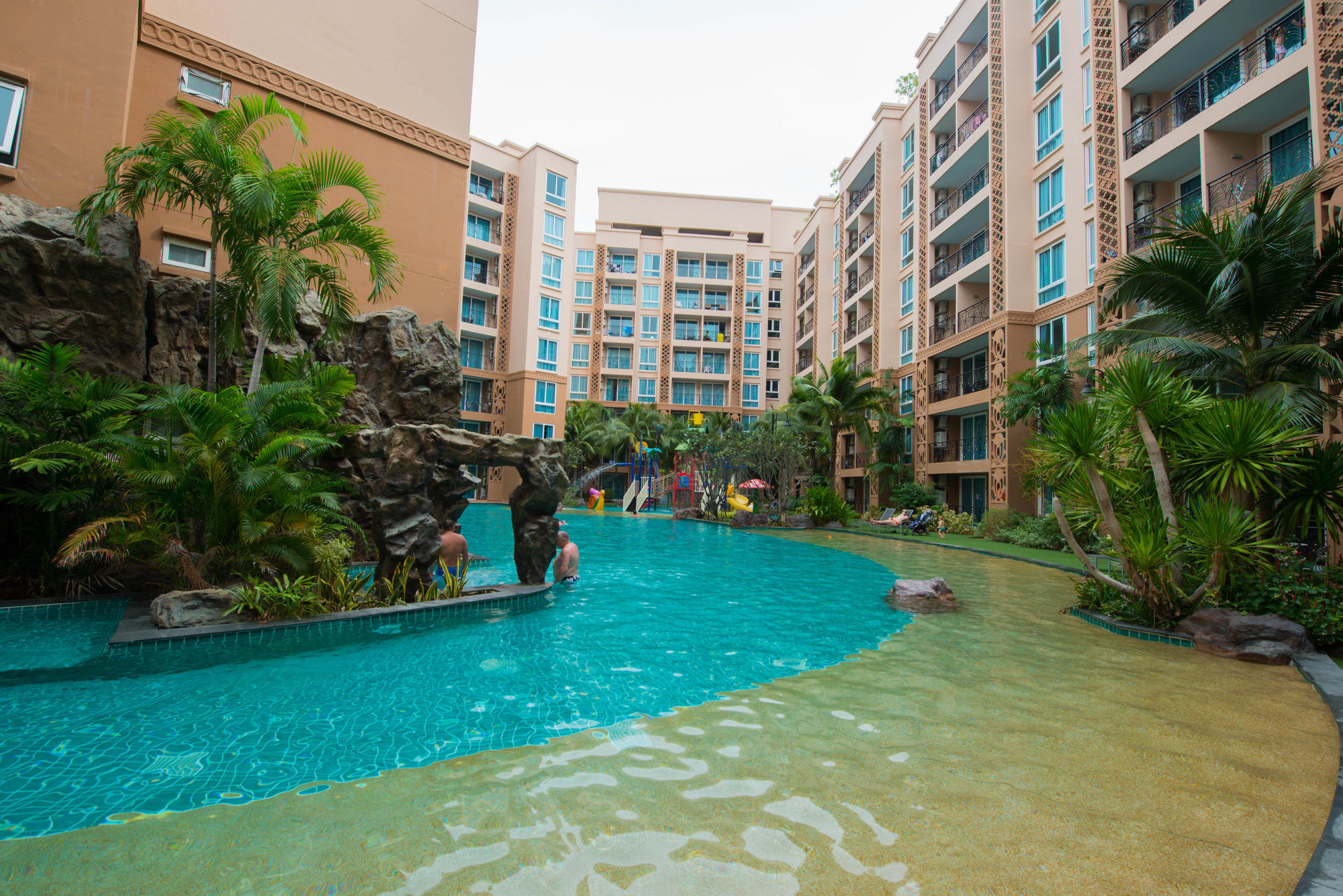 Atlantis Pattaya High Service Bãi biển Jomtien Ngoại thất bức ảnh