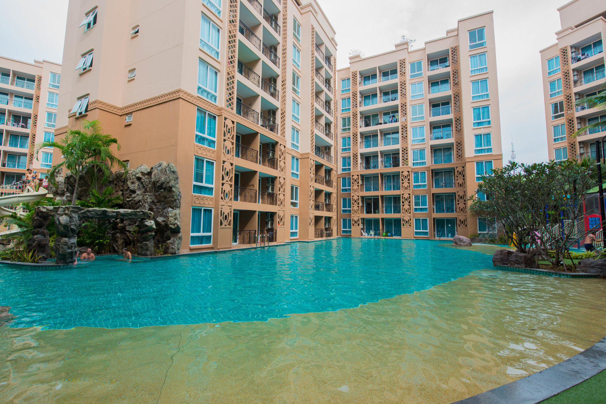 Atlantis Pattaya High Service Bãi biển Jomtien Ngoại thất bức ảnh