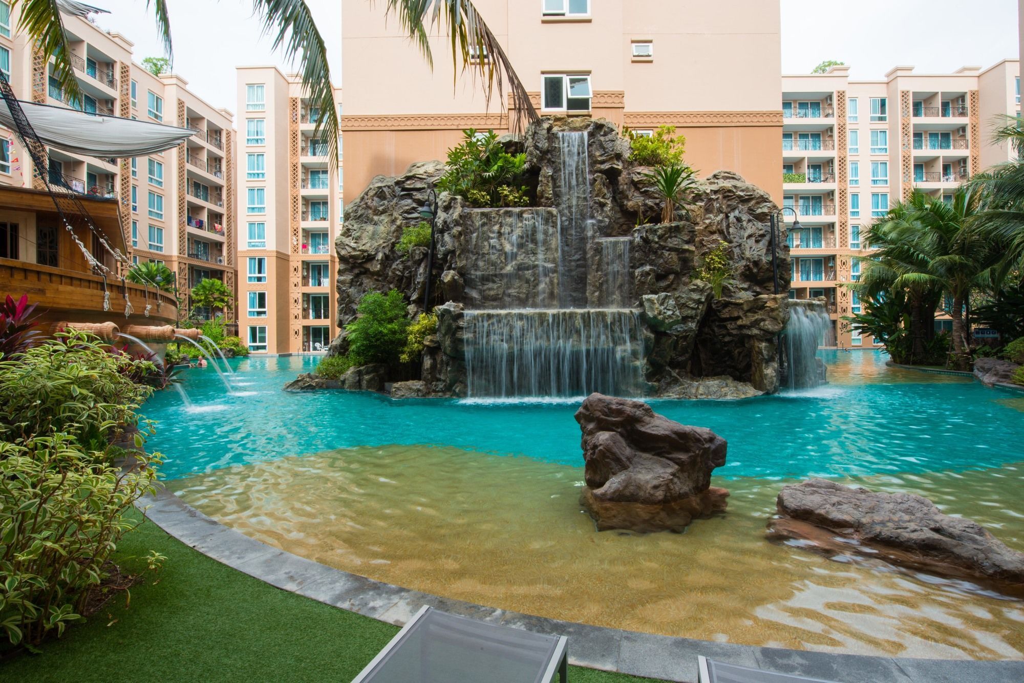 Atlantis Pattaya High Service Bãi biển Jomtien Ngoại thất bức ảnh