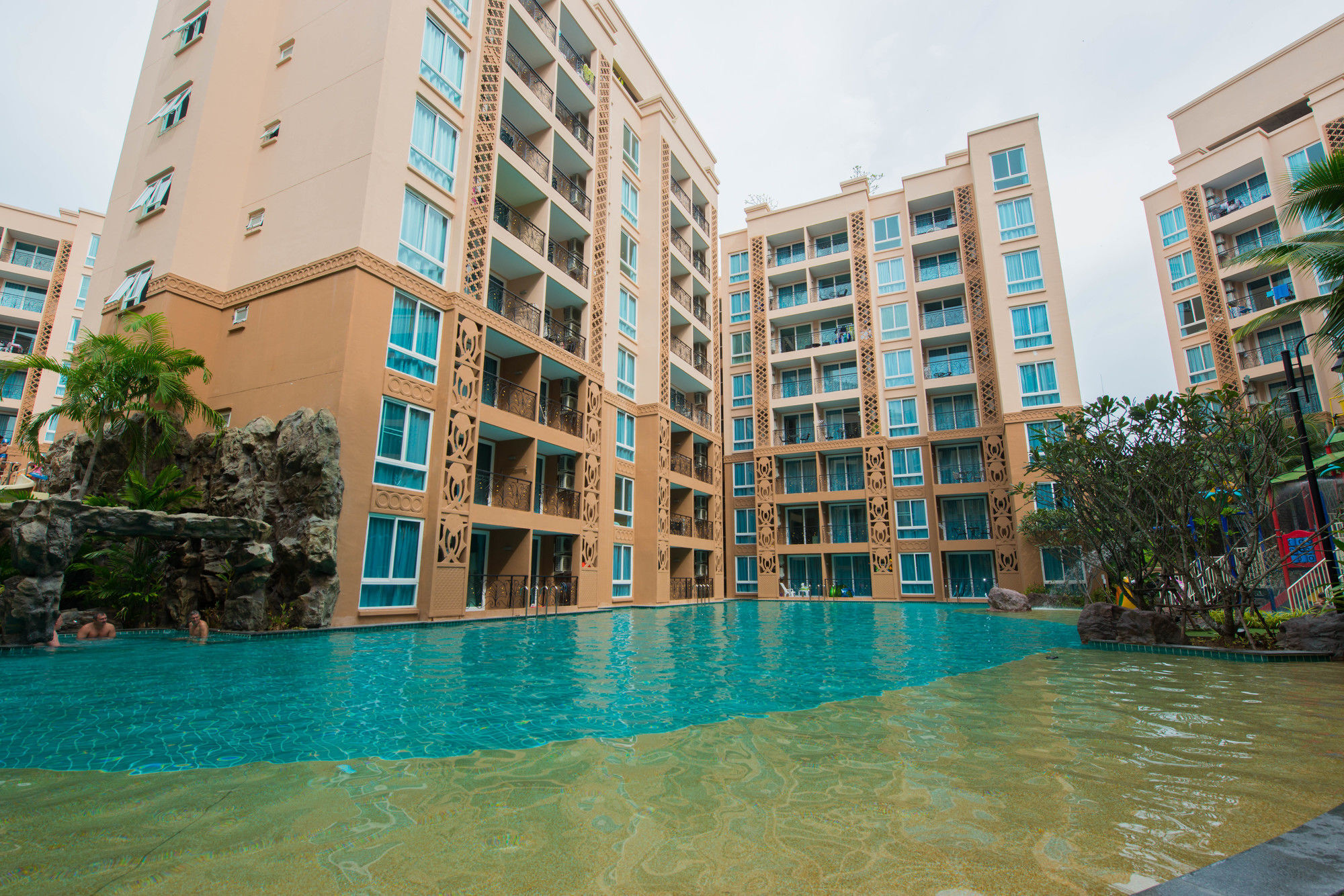 Atlantis Pattaya High Service Bãi biển Jomtien Ngoại thất bức ảnh